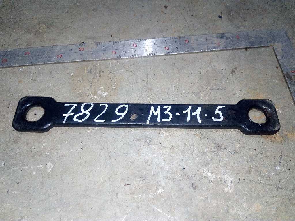 проставка кронштейна топливного бака б/у - 2